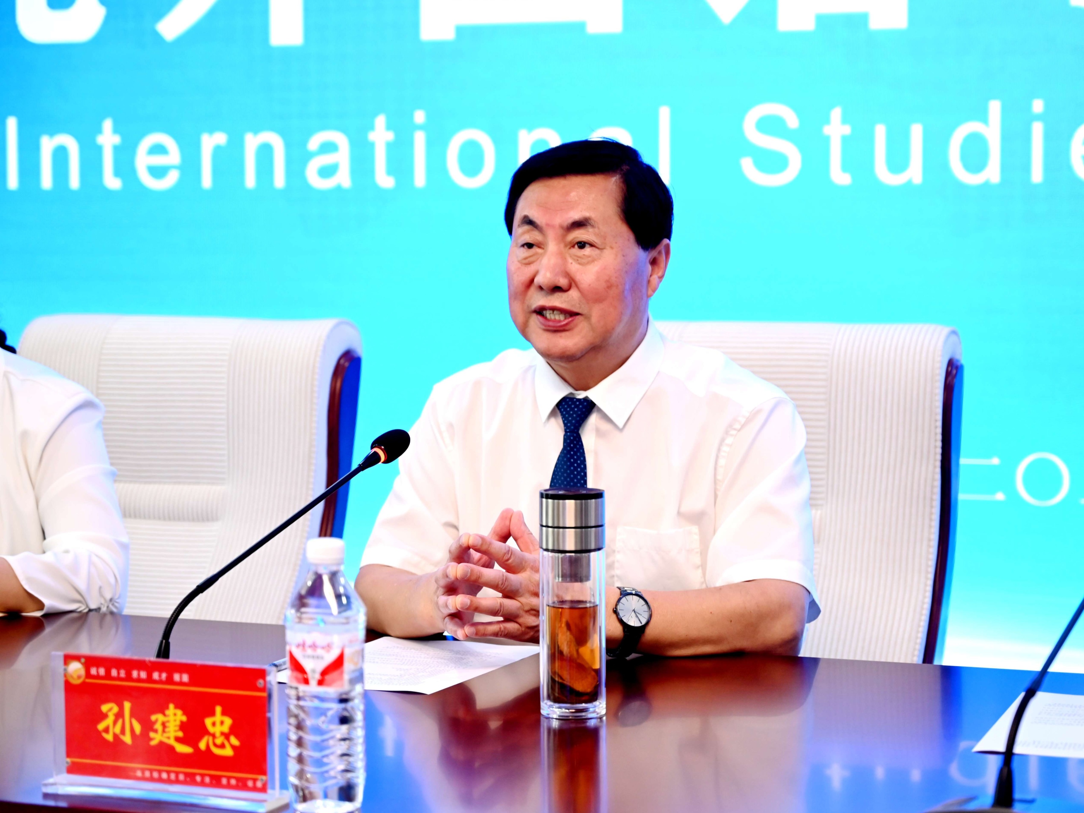 河北外国语学院召开2025年本科提前批小语种招生政策新闻发布会