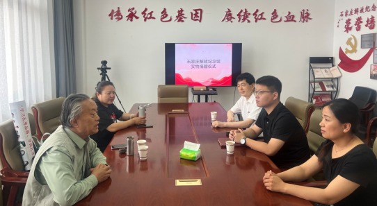 孔秀团队向石家庄解放纪念馆赠送《孔秀现象》书刊及“孔秀文化行纪实”