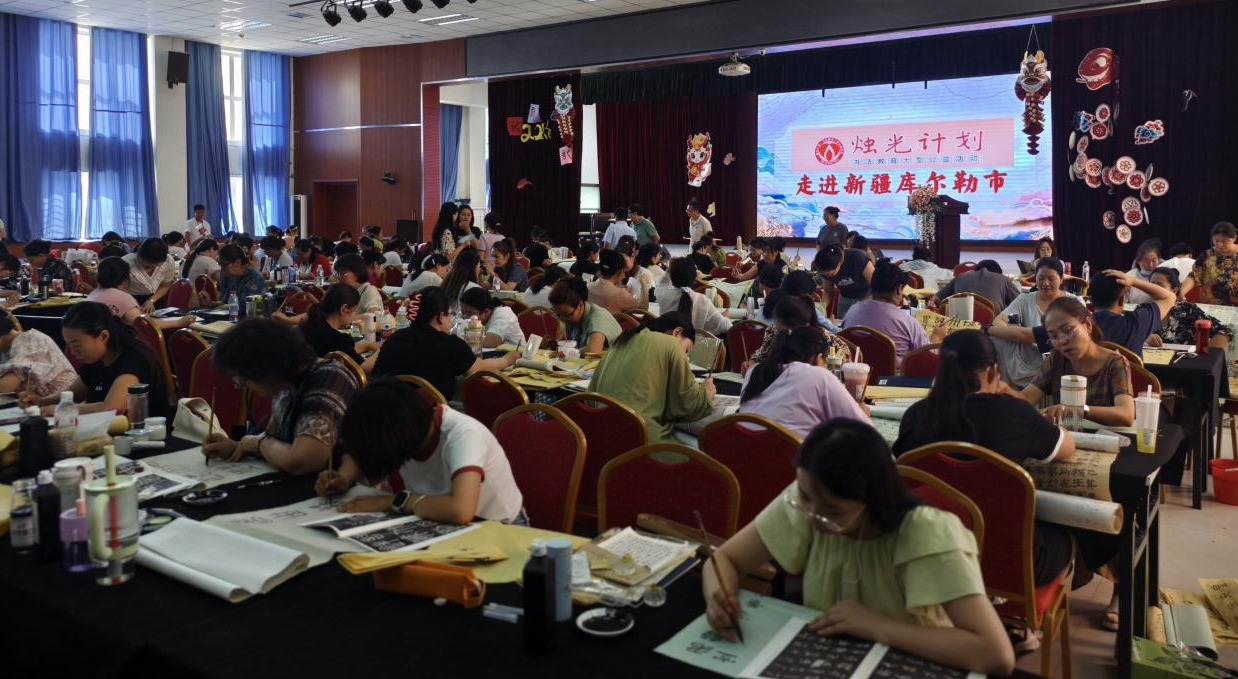 河北：书法教育“烛光计划”第三次走进新疆库尔勒市