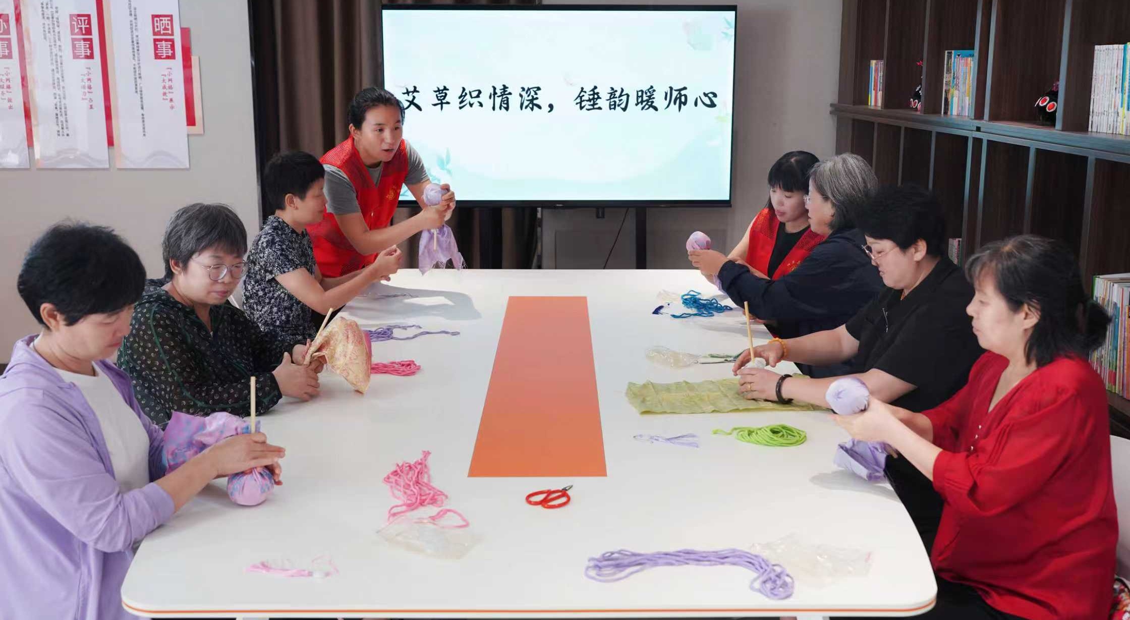 邢台柏乡：艾草织情深 锤韵暖师心