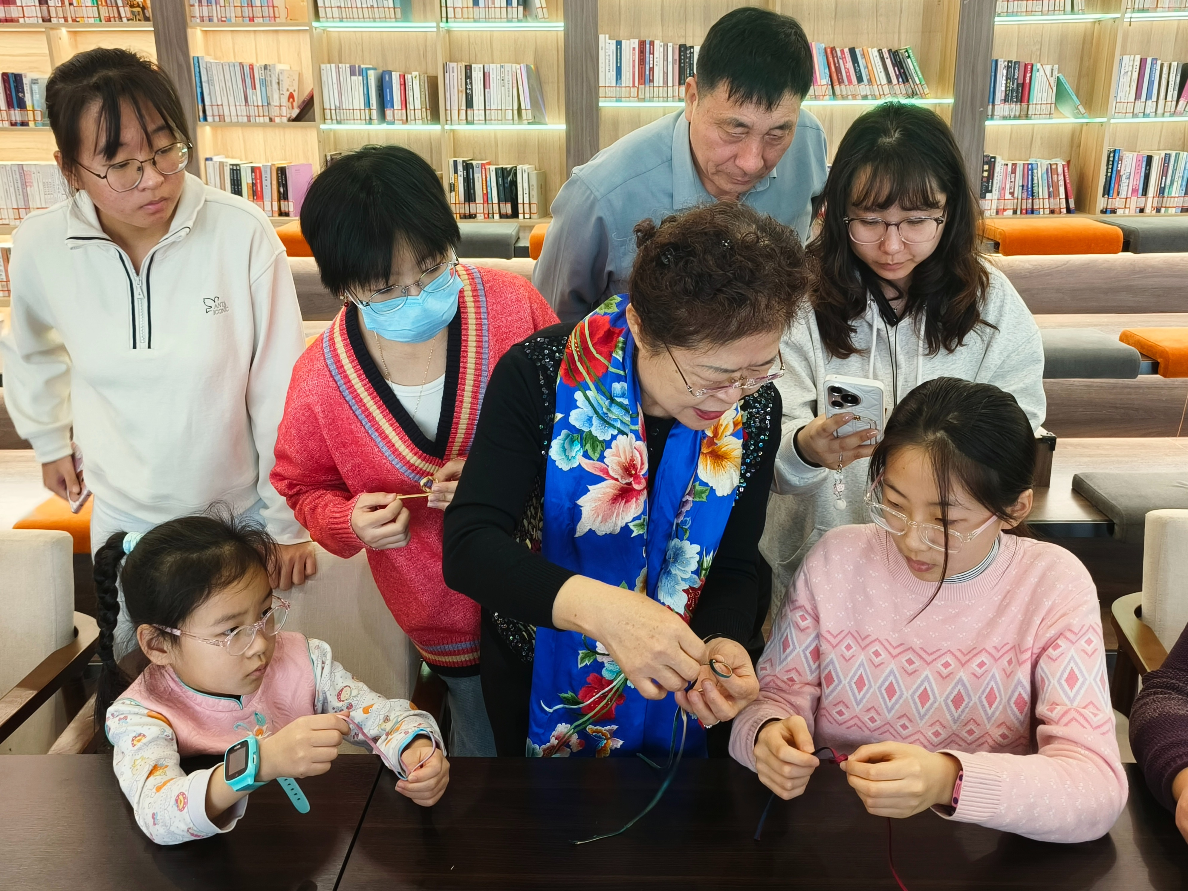 东方旗袍文化 绽放非遗雅韵 ——河北省图书馆举办非遗传统服饰体验活动