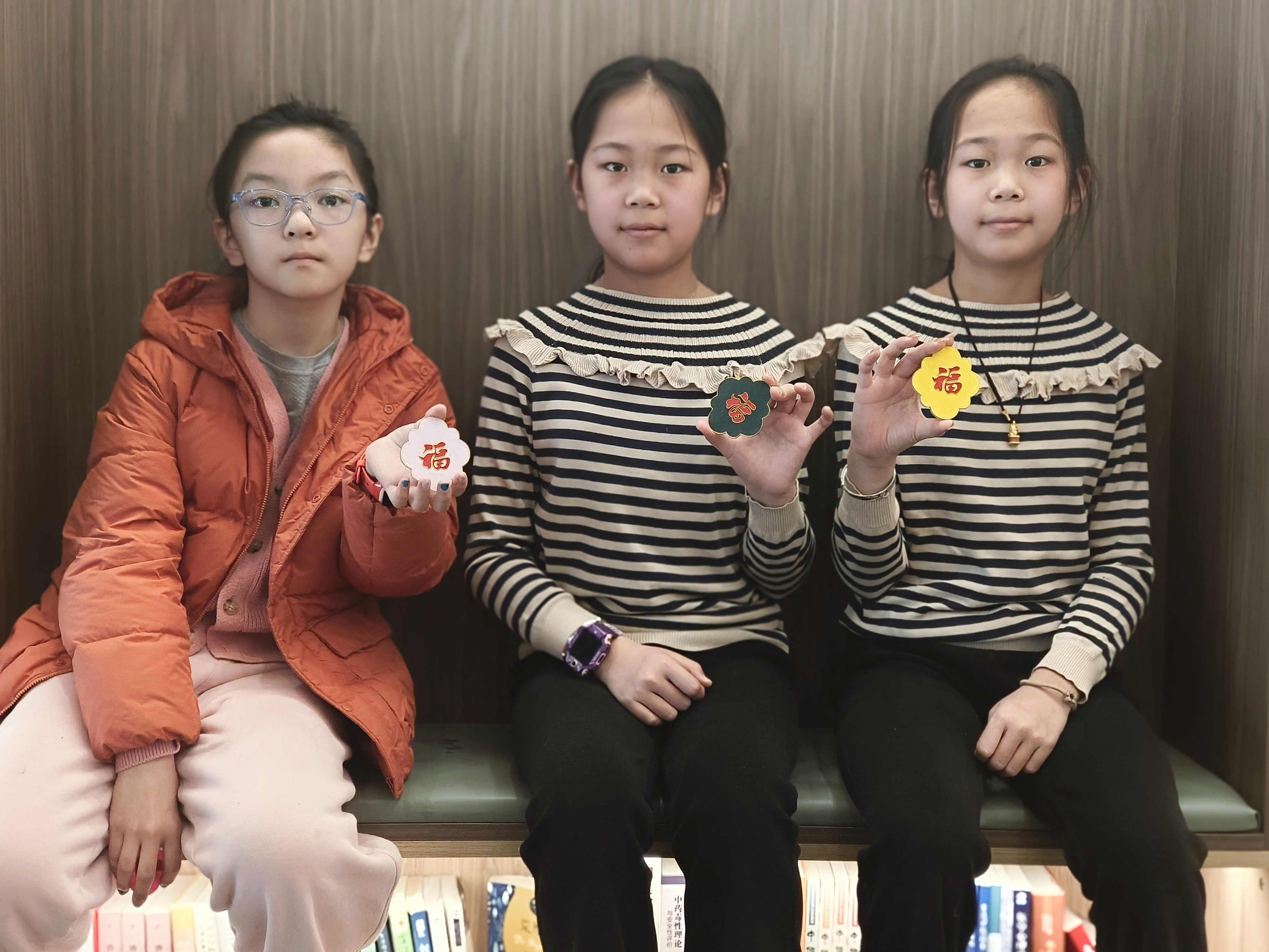 巧手掐丝 点砂成画 ——河北省图书馆举办掐丝砂画制作体验活动