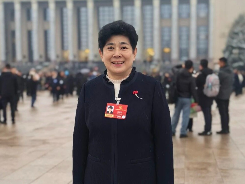 全国人大代表、河北易水砚有限公司工艺设计师张淑芬：  把书法与文房四宝打造成文明互鉴名片