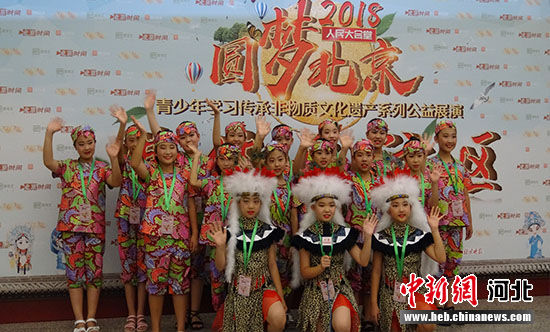 承德县实验小学艺术社团队员合影。 丛金慧摄