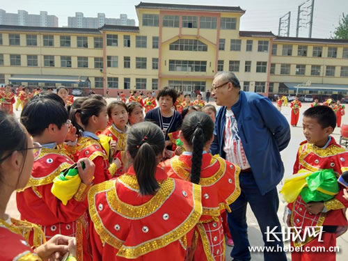 中国文化遗产课堂课程研究中心到南石家庄小学、新视界小学调研