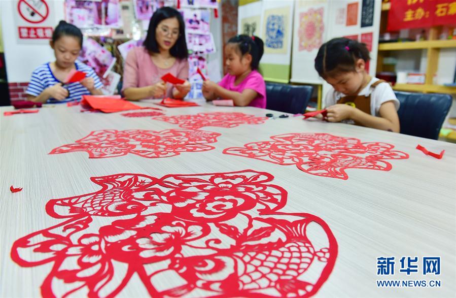 河北石家庄：暑期儿童学手工