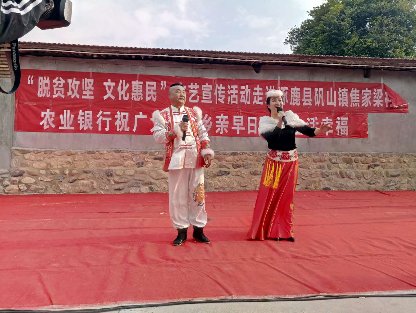 张家口文化志愿者:风雨无阻展豪情        脱贫攻坚暖人心