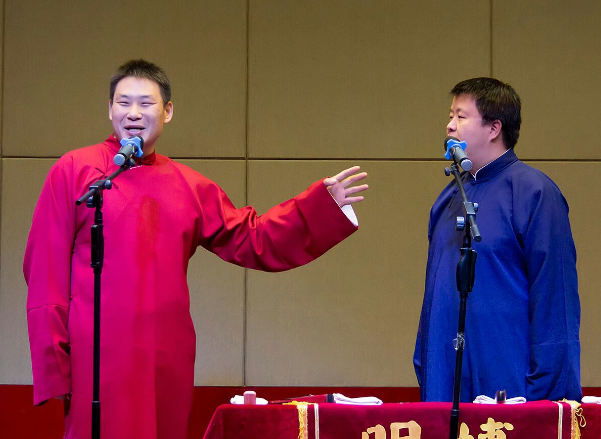 石家庄市图书馆举办“改革开放四十年之生活变迁”相声专场演出