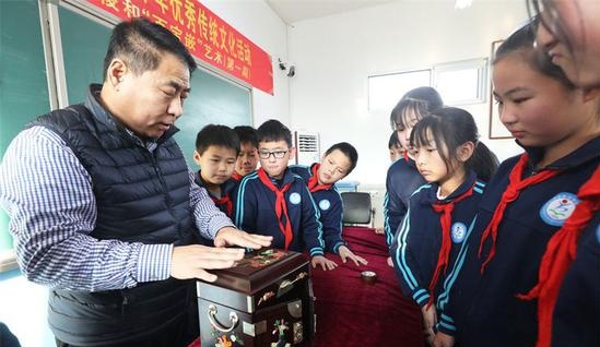 “文化根民族魂中国梦”多彩非遗走进乡村小学